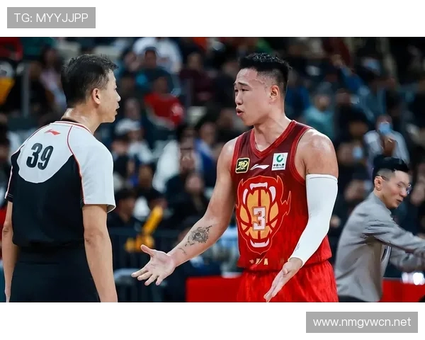 贺希宁高效稳定领衔赛场深圳球迷创意助燃篮球之夜主场狂欢继续上演